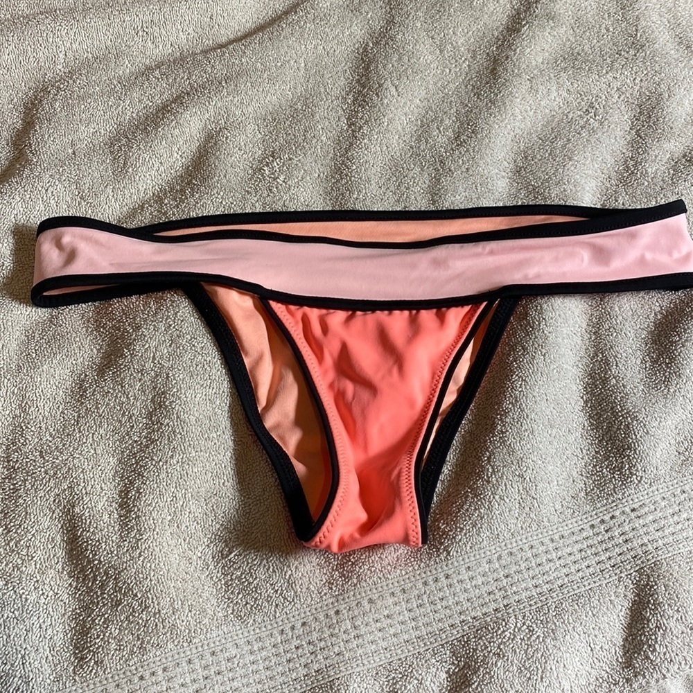 Victoria’s secret’s bikini bottoms🏖​​​